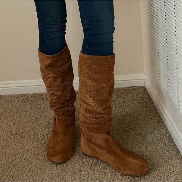 Tan Ugg Suede Boots - Picture 1 of 8